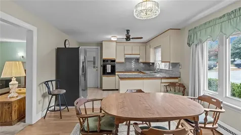 1533 East Main Road Portsmouth RI 02871