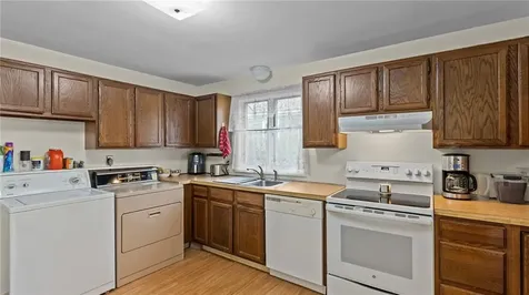 1533 East Main Road Portsmouth RI 02871