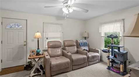 1533 East Main Road Portsmouth RI 02871