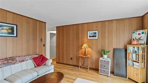 1533 East Main Road Portsmouth RI 02871