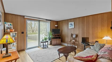 1533 East Main Road Portsmouth RI 02871