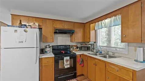 1533 East Main Road Portsmouth RI 02871