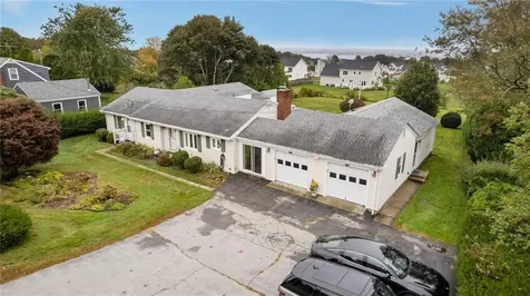 1533 East Main Road Portsmouth RI 02871