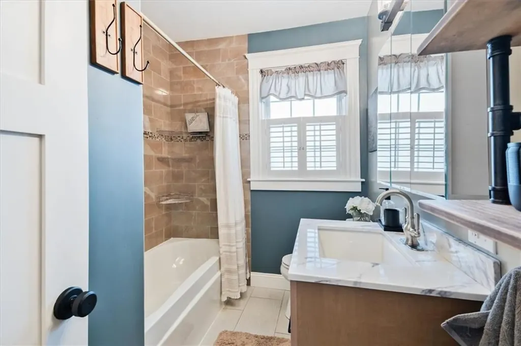 26 Elinora Street East Providence RI 02915