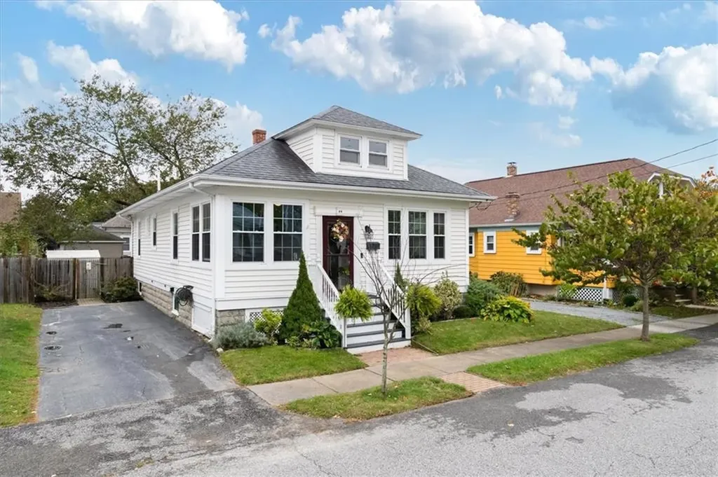 26 Elinora Street East Providence RI 02915