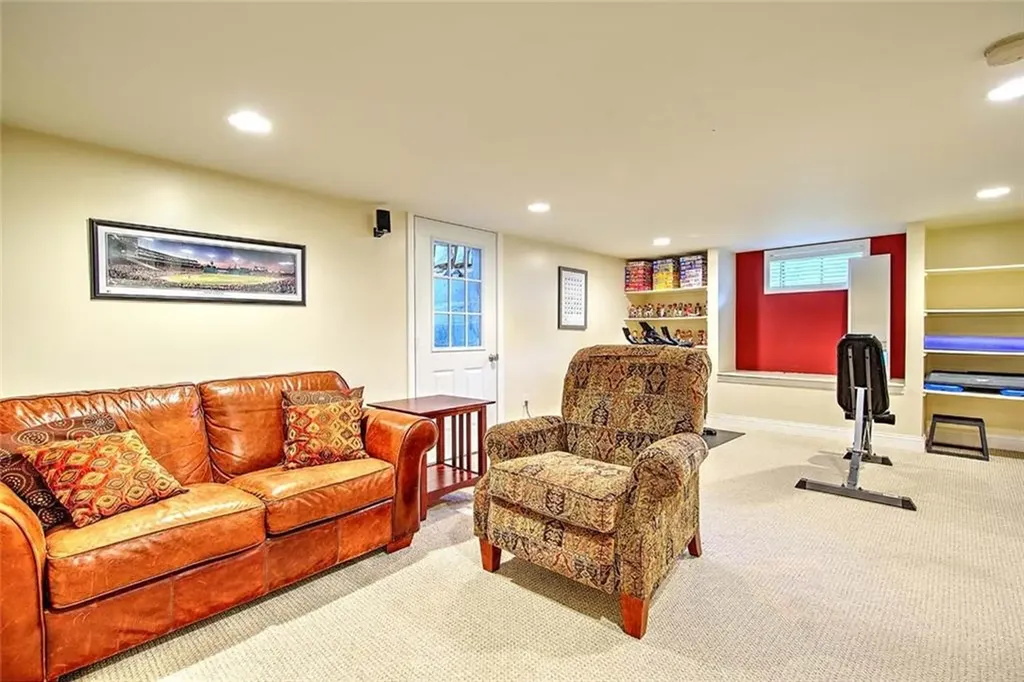 6 Kenmore Court Barrington RI 02806