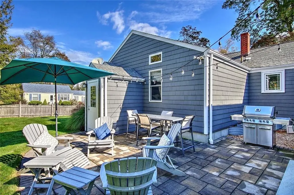 6 Kenmore Court Barrington RI 02806