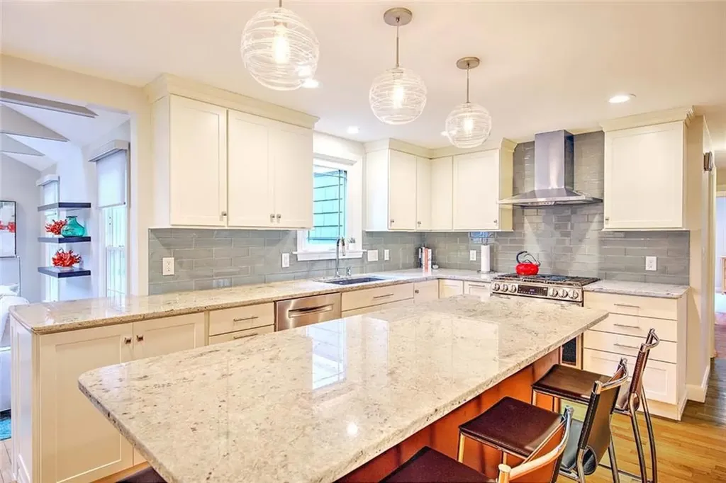 6 Kenmore Court Barrington RI 02806