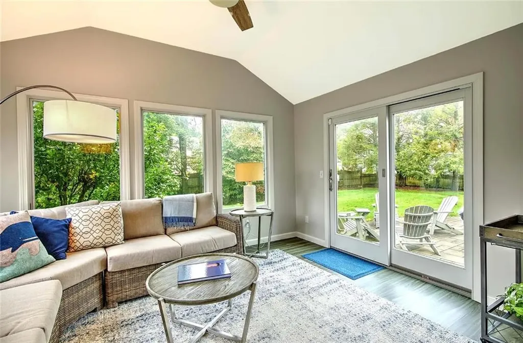 6 Kenmore Court Barrington RI 02806