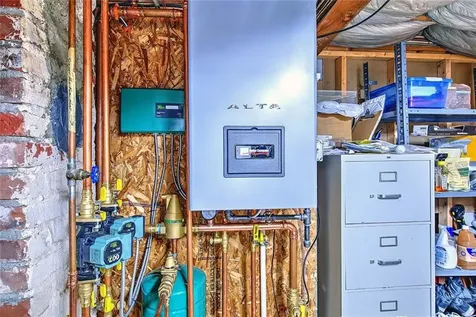 6 Kenmore Court Barrington RI 02806