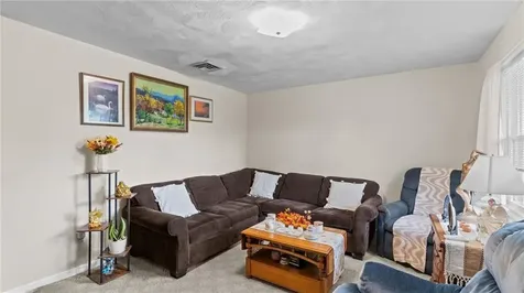 154 Mccorrie Lane Portsmouth RI 02871