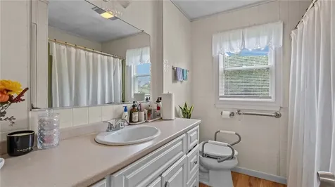 154 Mccorrie Lane Portsmouth RI 02871