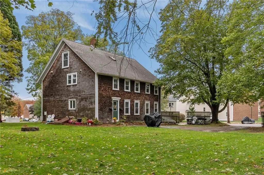 3 Chestnut Street Bristol RI 02809