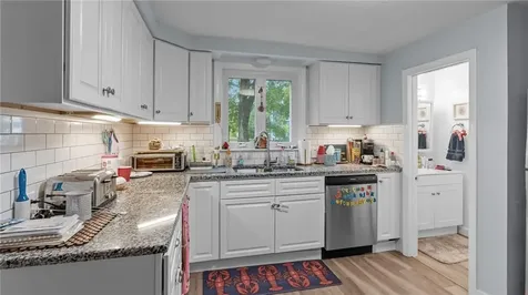 3 Chestnut Street Bristol RI 02809