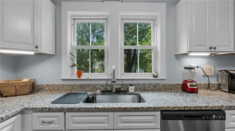 3 Chestnut Street Bristol RI 02809