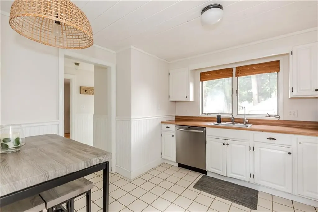 45 Modena Avenue Providence RI 02908