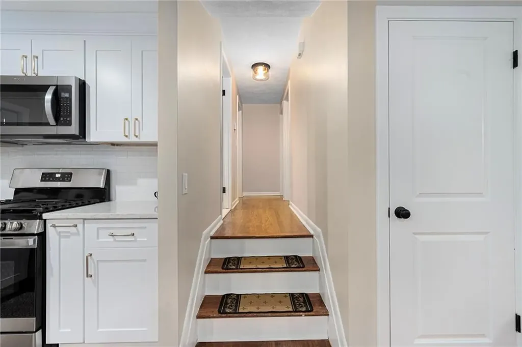 95 Kerri Lyn Road Warwick RI 02889