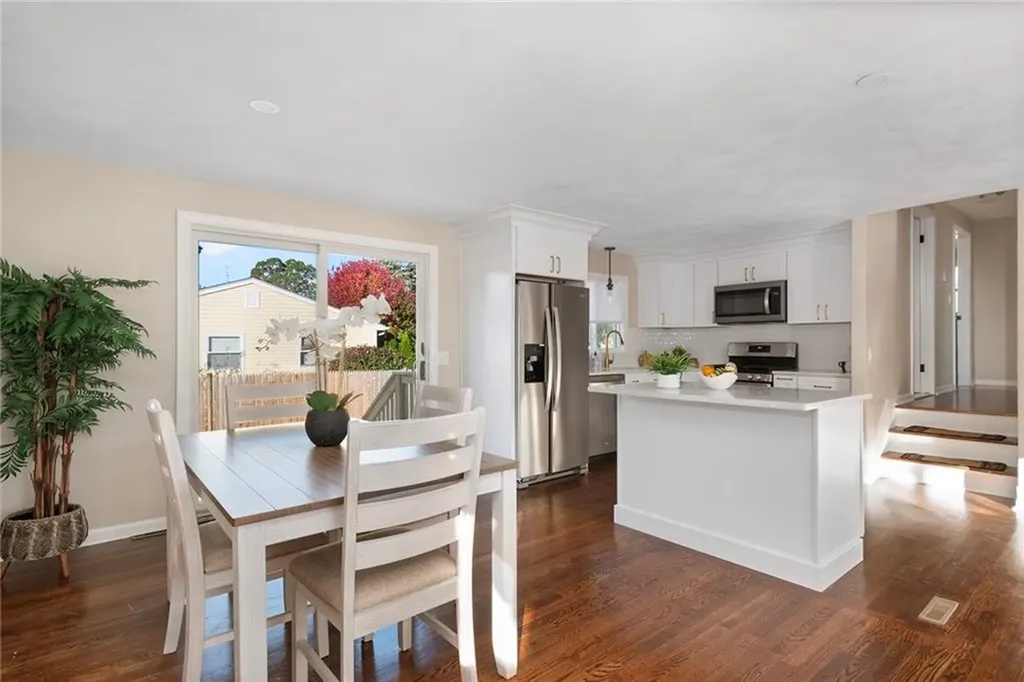 95 Kerri Lyn Road Warwick RI 02889