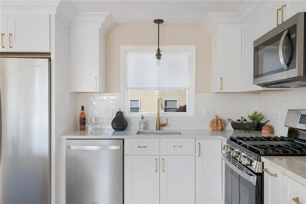 95 Kerri Lyn Road Warwick RI 02889