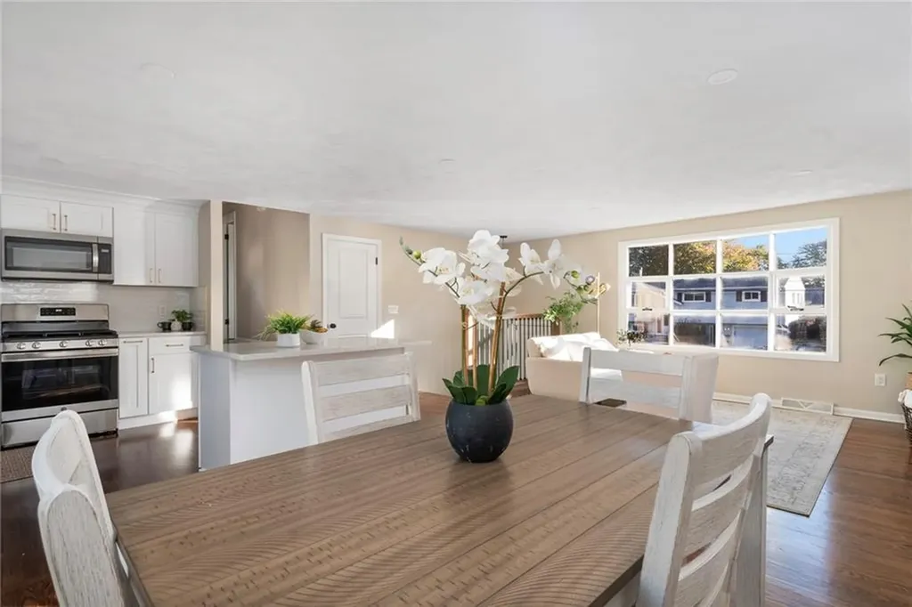 95 Kerri Lyn Road Warwick RI 02889