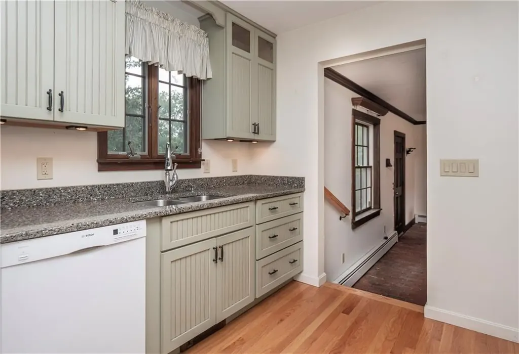 12 Overlook Road Narragansett RI 02882
