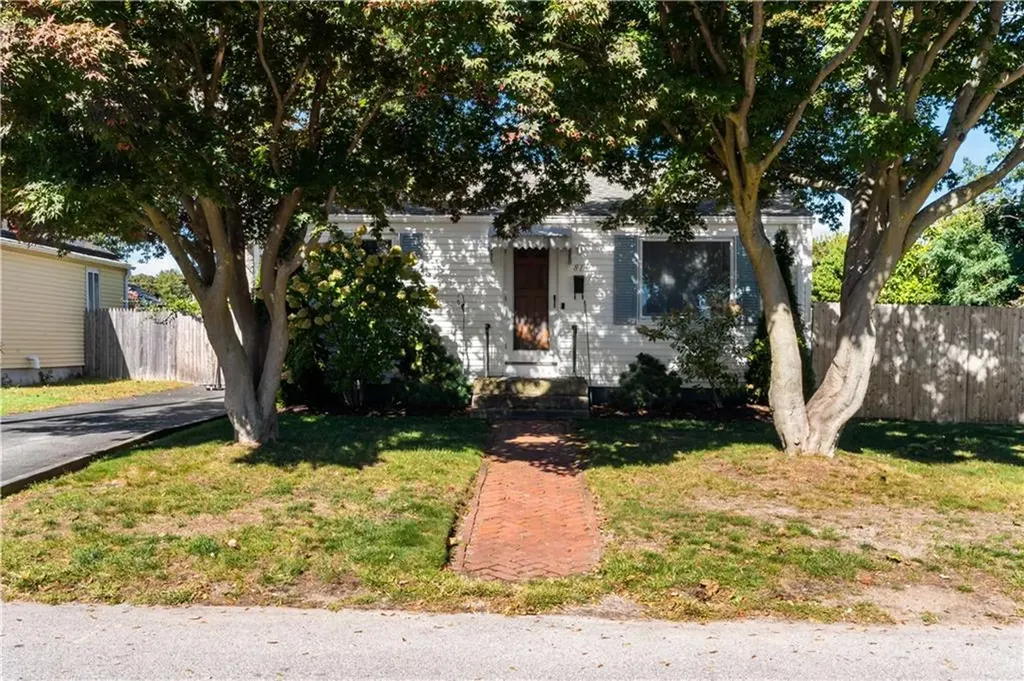 81 Easton Avenue Warwick RI 02888