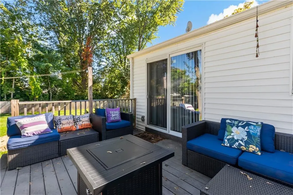 81 Easton Avenue Warwick RI 02888