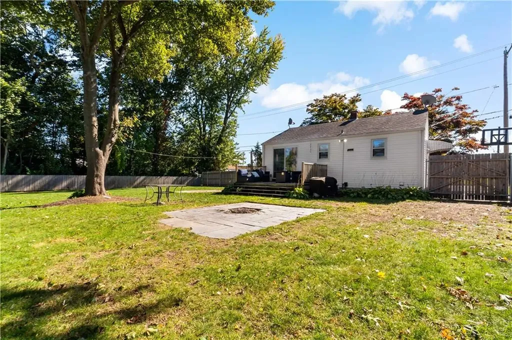 81 Easton Avenue Warwick RI 02888