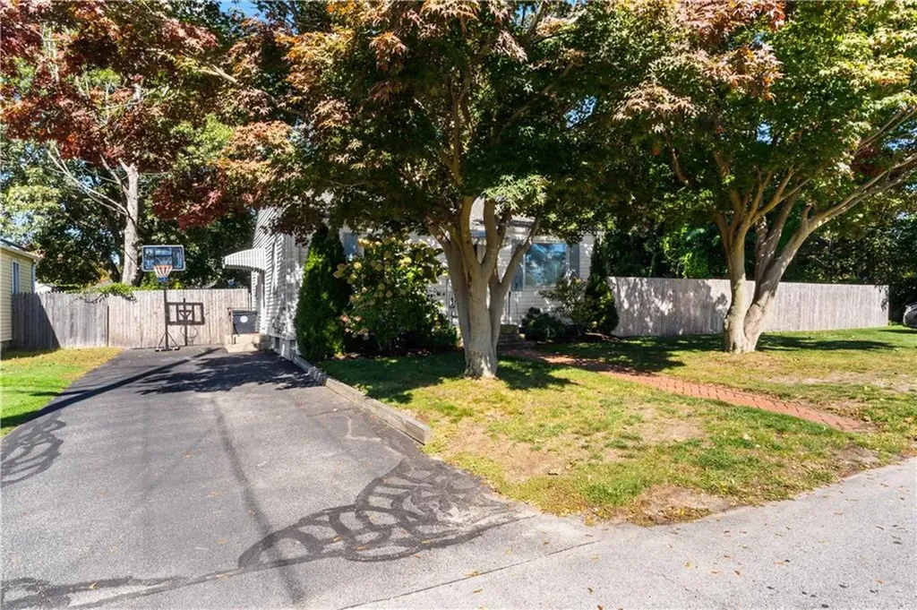 81 Easton Avenue Warwick RI 02888