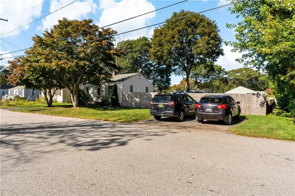 81 Easton Avenue Warwick RI 02888