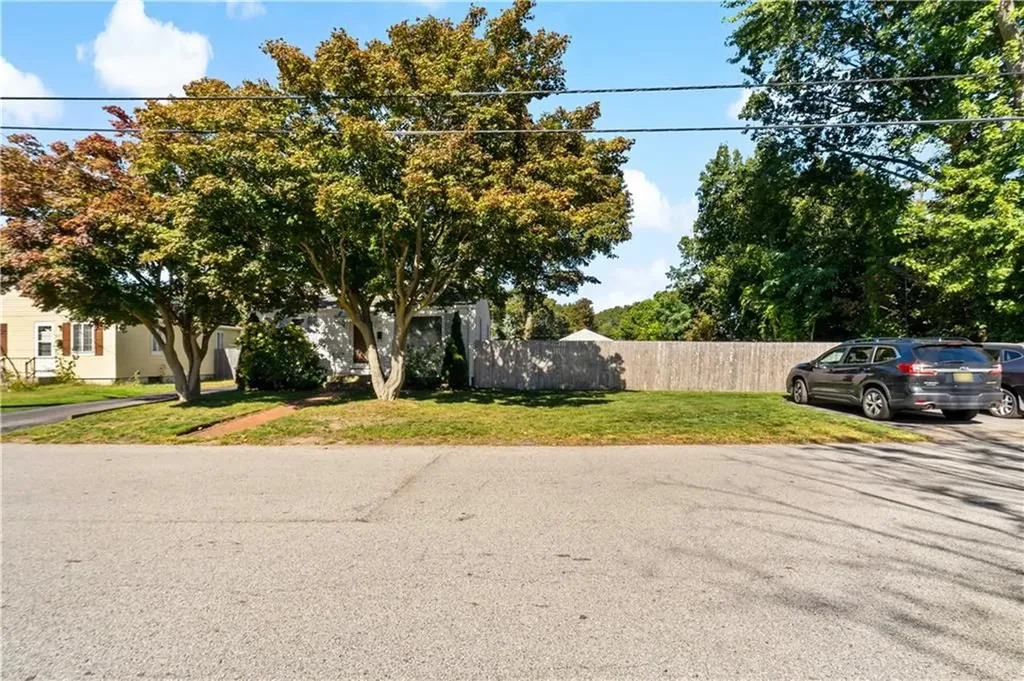 81 Easton Avenue Warwick RI 02888