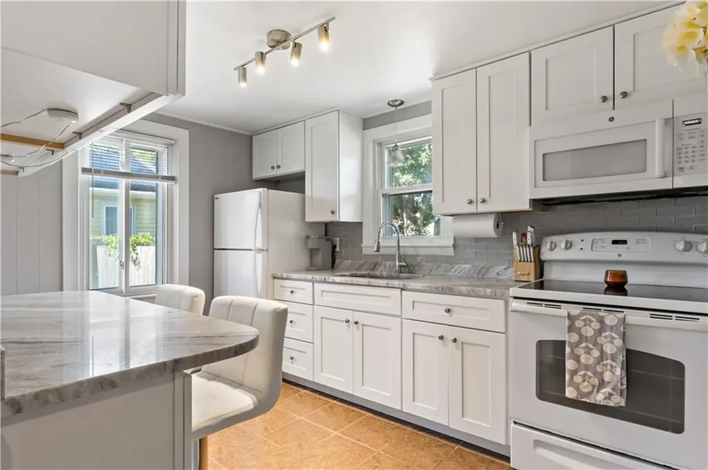81 Easton Avenue Warwick RI 02888