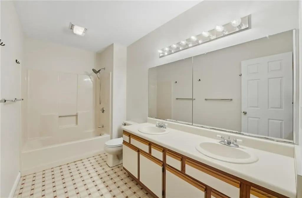 565 Quaker Lane West Warwick RI 02893