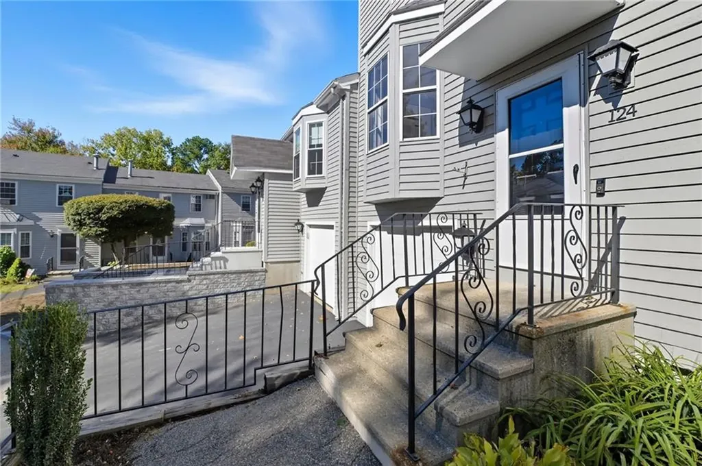 565 Quaker Lane West Warwick RI 02893