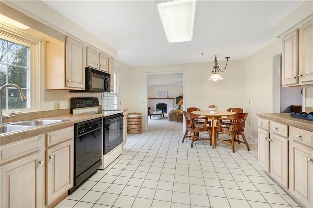 215 Harris Avenue Portsmouth RI 02871