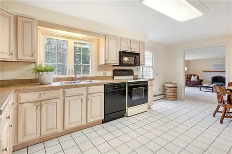 215 Harris Avenue Portsmouth RI 02871