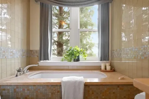 341 Thames Street Bristol RI 02809