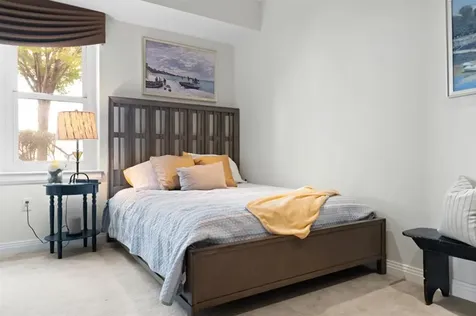 341 Thames Street Bristol RI 02809