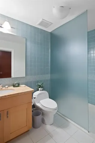 341 Thames Street Bristol RI 02809