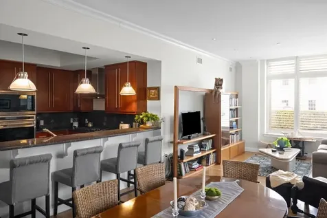 341 Thames Street Bristol RI 02809