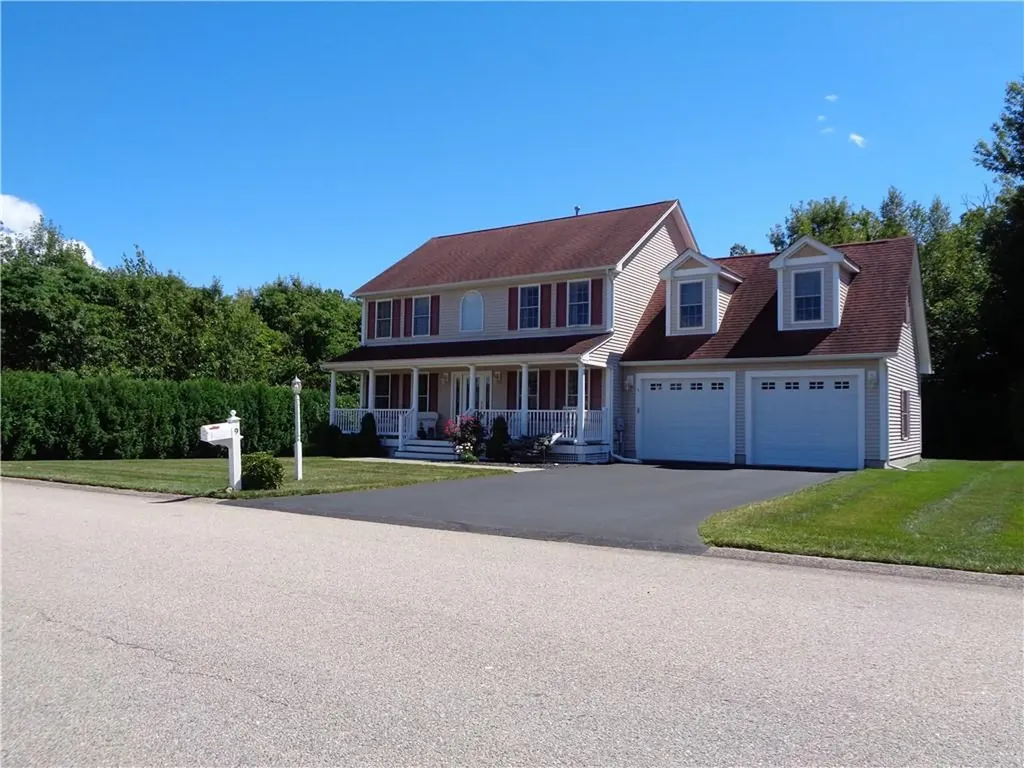 9 Gray Coach East Cranston RI 02921