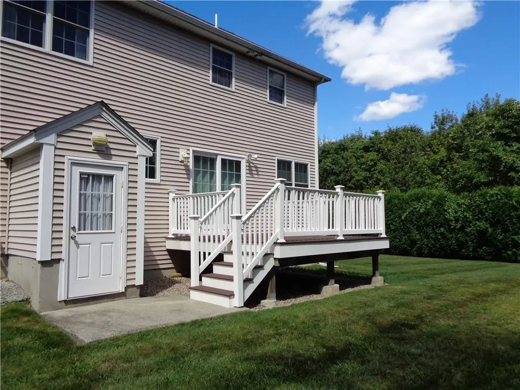 9 Gray Coach East Cranston RI 02921