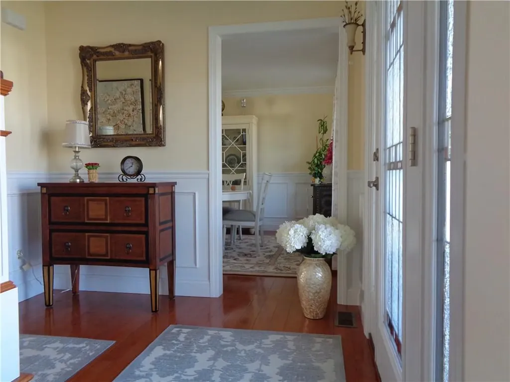 9 Gray Coach East Cranston RI 02921