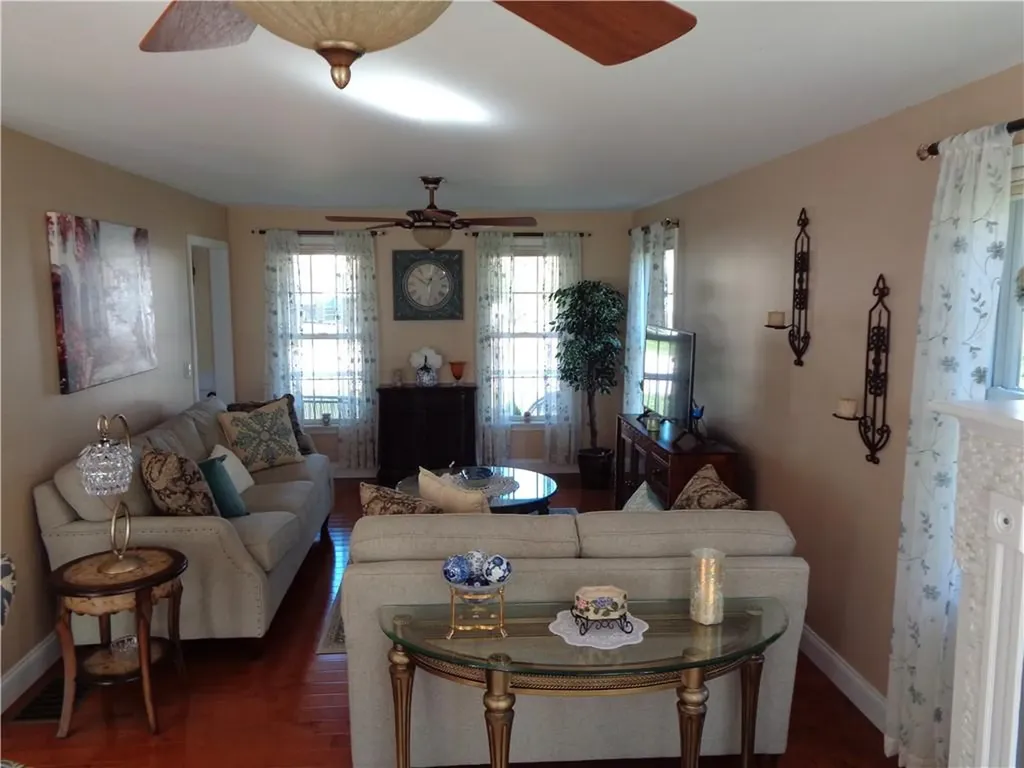 9 Gray Coach East Cranston RI 02921