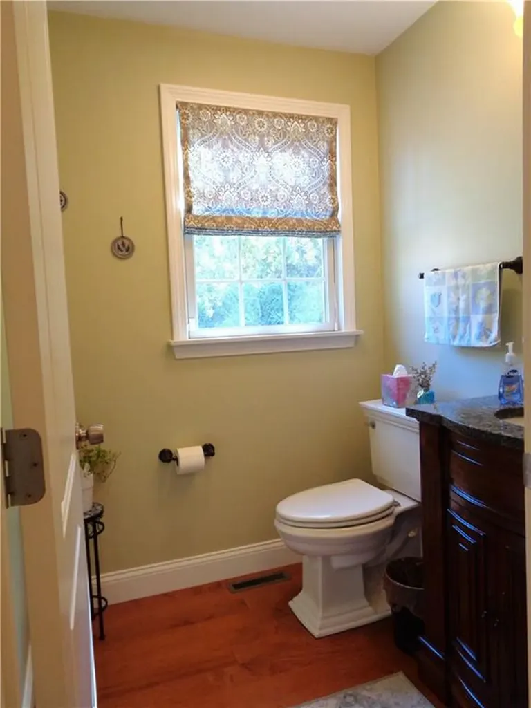 9 Gray Coach East Cranston RI 02921