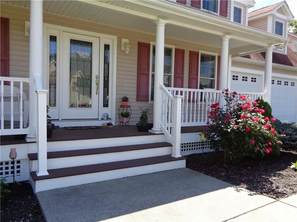 9 Gray Coach East Cranston RI 02921