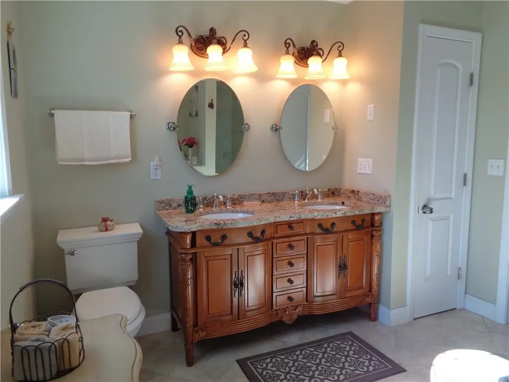 9 Gray Coach East Cranston RI 02921