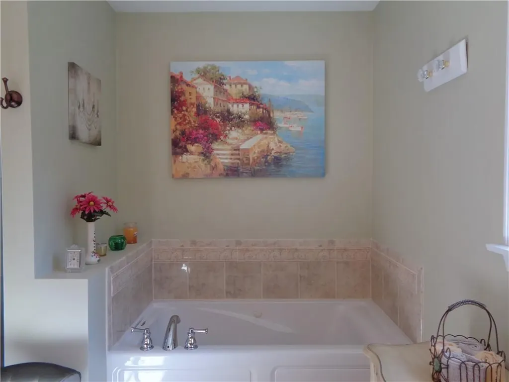 9 Gray Coach East Cranston RI 02921