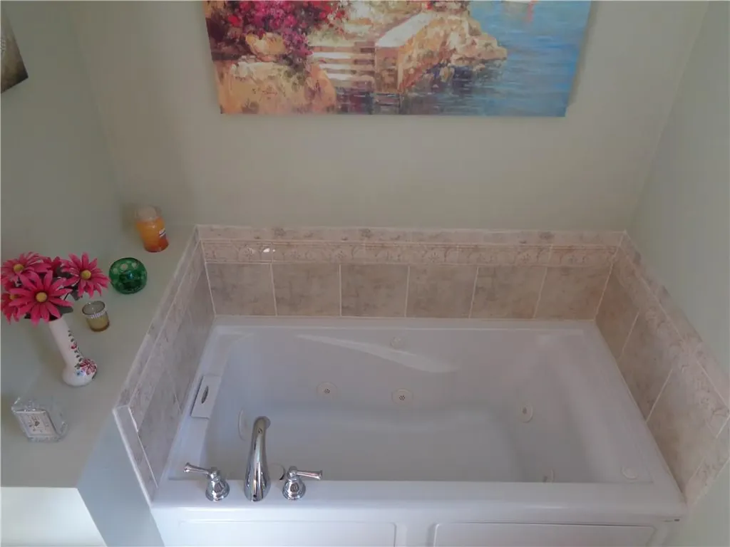 9 Gray Coach East Cranston RI 02921