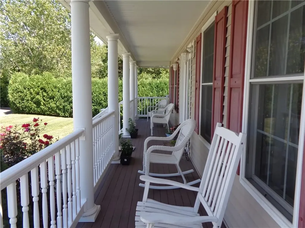 9 Gray Coach East Cranston RI 02921